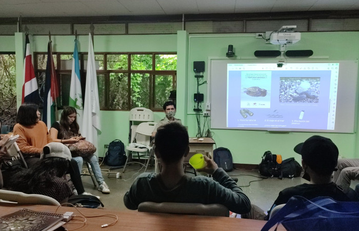 Preparando la feria científica, grupo tortugas.
