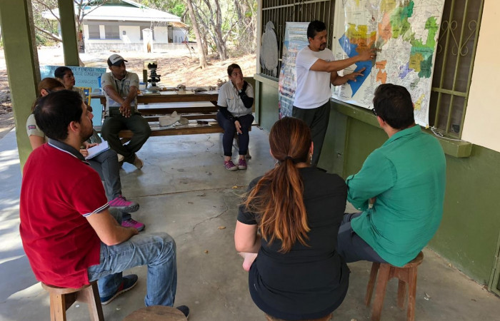 Charla con el Programa de Educación de Ecoturismo Refugio Natural de Vida Silvestre Bahía Junquillal 22 de febrero 2019 Foto: Alejandro Masís