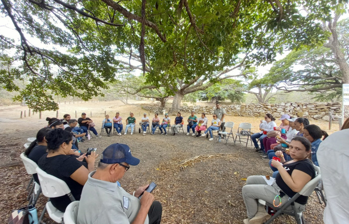 En este momento logramos conversar un tema de cambio climático y logramos compartir el sentir de una niña de 9 años, en un audio, que narra una historia que se encuentra en el libro ACG, cuatro ventanas al cambio climático.