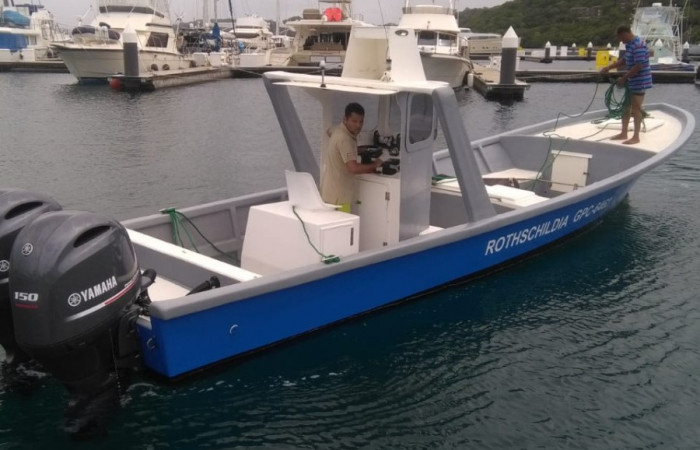 Nuestra lancha de patrullaje Rothschildia, reparada con motores nuevos, lista para trabajar