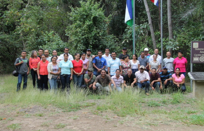 Figura 2. Parataxónomos y parataxonomas, Sector Santa Rosa, Area de Conservación Guanacaste (ACG). Foto,  Daniel Janzen.