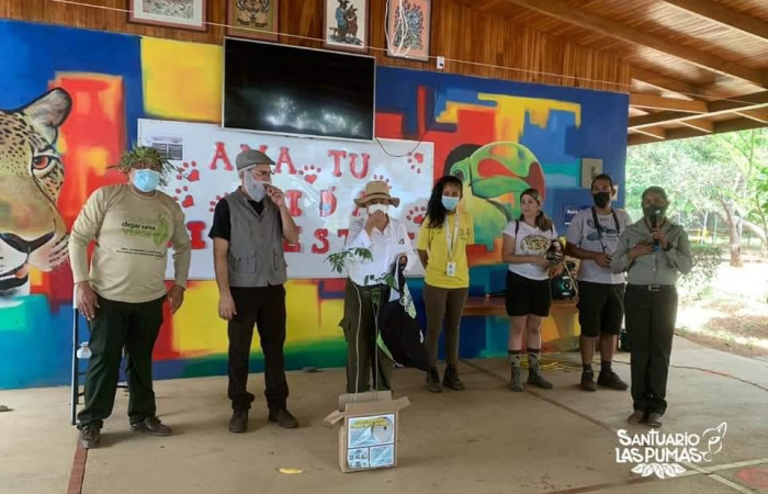 En esta imagen podemos observar el elenco de actores, que representaran la obra; el árbol papá.