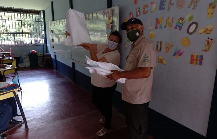 Docente Johanna Ugalde, agradecida con esta nueva herramienta que le permitirá abordar el tema de cambio climático con sus alumnos.